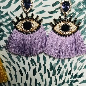 Statement earrings/ statement bracelets ‘